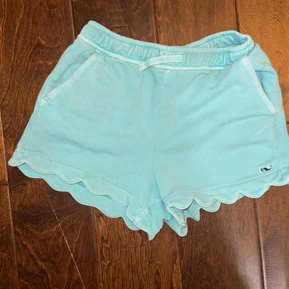 Vineyard Vines Scallop Hem Athletic Shorts - Picture 3 of 5